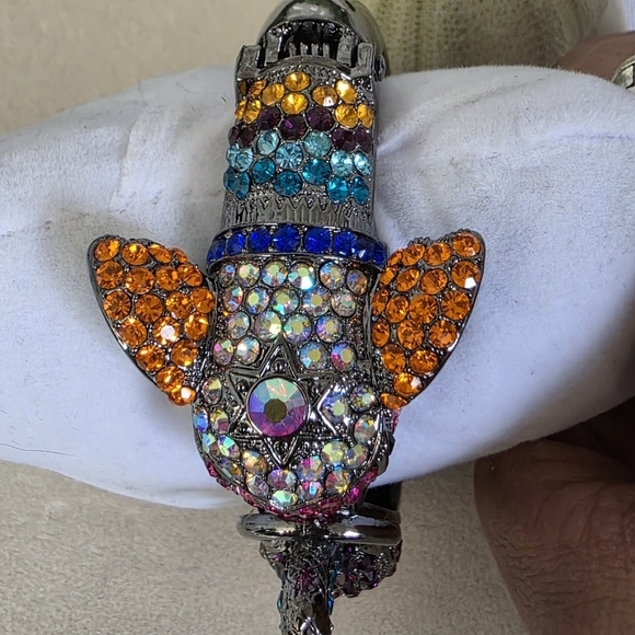 Vintage Crystal Elephant Clamper / Hinge Bracelet - Picture 5 of 13